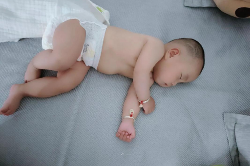 贺州宝宝口水多怎么回事